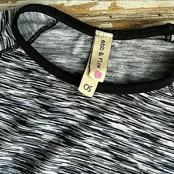 Ebb & Flow performance top - Picture 2 of 5